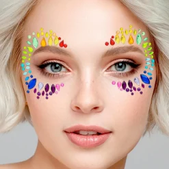 Glitzersteine fürs Gesicht, Pridekönigin